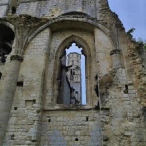 L'abbaye de Jumièges et La Bouille, dans les boucles normandes de la Seine 🤩.#abby #church #ruins #normandy #france